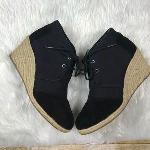 Woman’s TOMS wedges